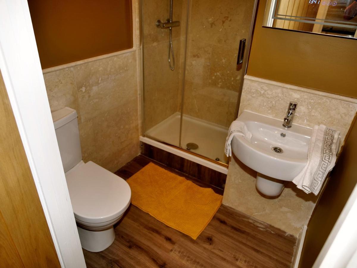 Ultra Deluxe Versace Apartment Near Sheffield Full Sky Tv Rotherham Buitenkant foto