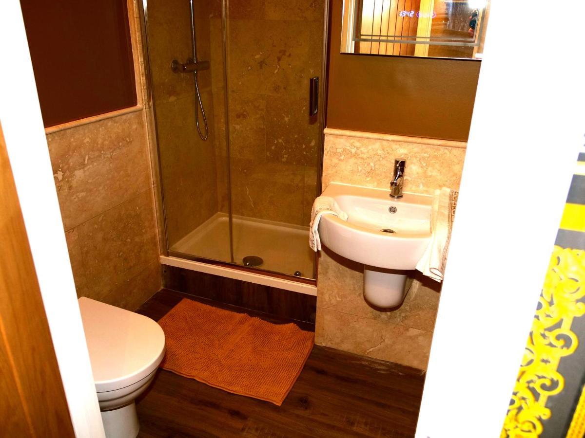 Ultra Deluxe Versace Apartment Near Sheffield Full Sky Tv Rotherham Buitenkant foto